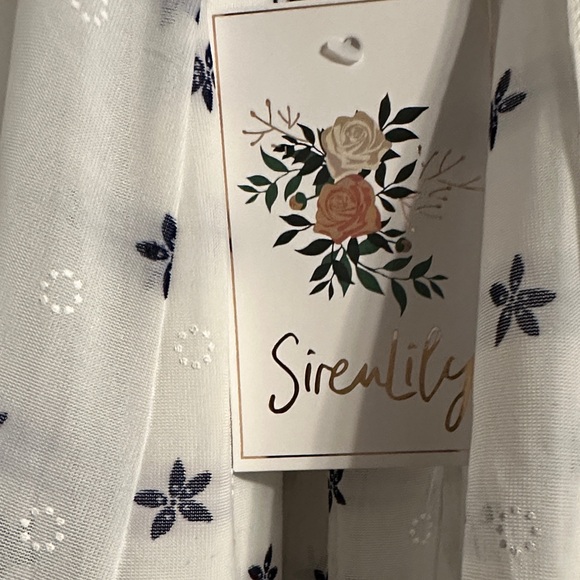 Siren Lily White and Blue Floral Dress - Picture 2 of 5